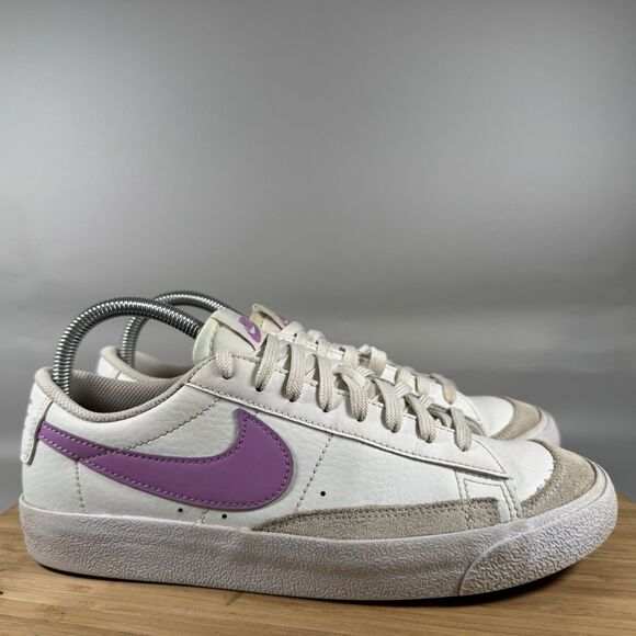 Nike Blazer Low '77 Vintage Womens 8.5 (7Y) White Rush Fuchsia DA4074-119 Shoes - Picture 1 of 8